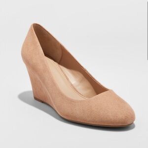 BRAND NEW PECAN WIDE FOOT HEEL WEDGES.